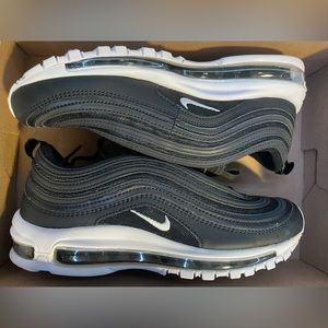 Black Nike air plus 97